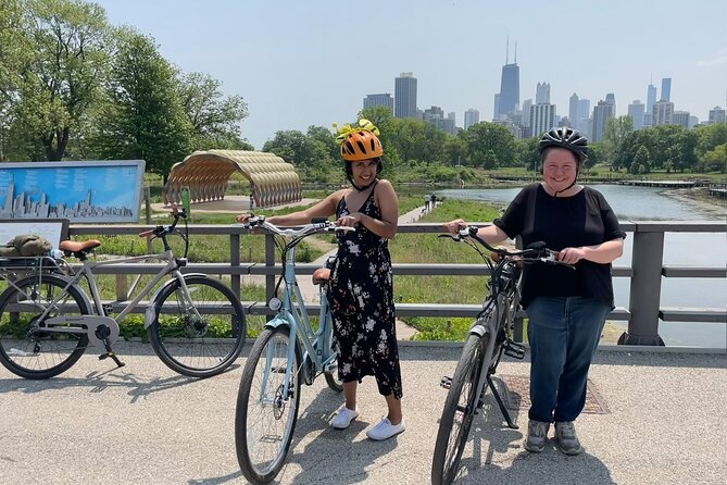 2 Hour Chicago Landmarks & Lakefront E-Bike Tour - From Monroe to Maggie Daley & Millennium Park: an easy start