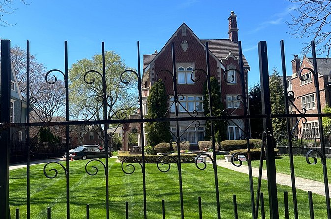 2 Hour Private Chicago Soul House Tour - Value check: air-conditioned vehicle, free admission ticket, and what’s extra