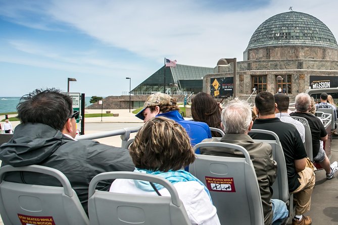 Big Bus Chicago: Hop-On Hop-Off Sightseeing Tour, 24/48/72hr Pass - Onboard Comfort: Headphones, WiFi, and the Winter Heat Test