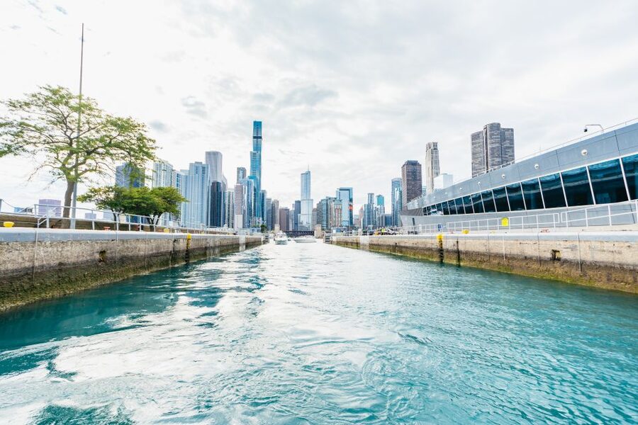 Chicago: 1.5-Hour Lake and River Architecture Cruise - River Portion: From DuSable Bridge to Wolf Point and Back