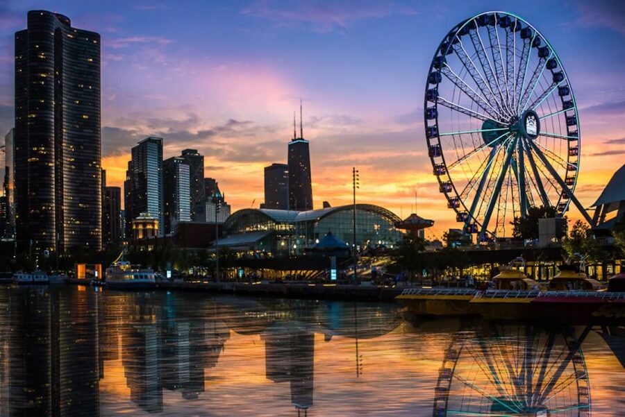 Chicago: 1.5-Hour Scenic Sunset Lake Cruise - The cash bar and Garrett’s Popcorn: what’s worth buying