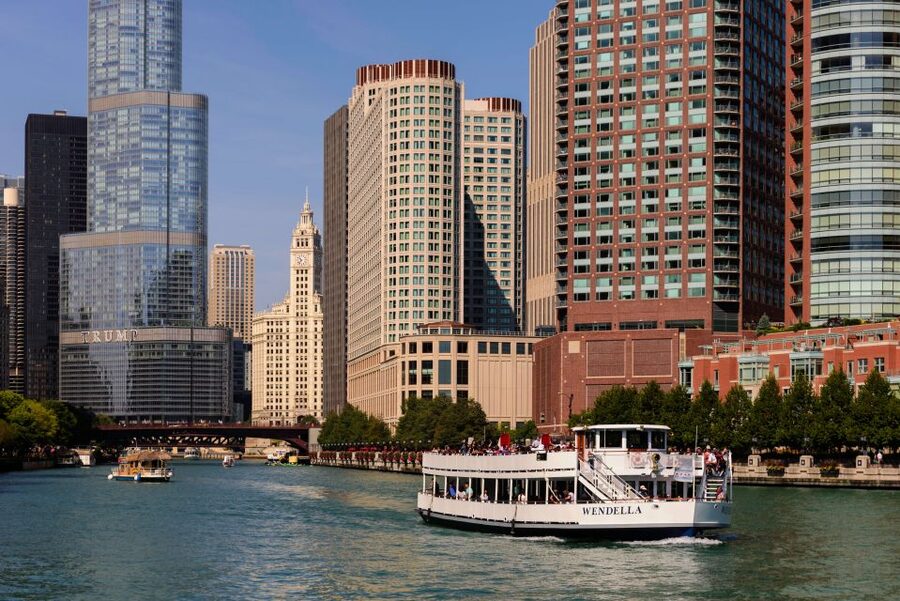 Chicago: 45-Minute Family-Friendly Architecture River Cruise - Meeting at 400 N Michigan Avenue: How to Set Yourself Up for Great Views