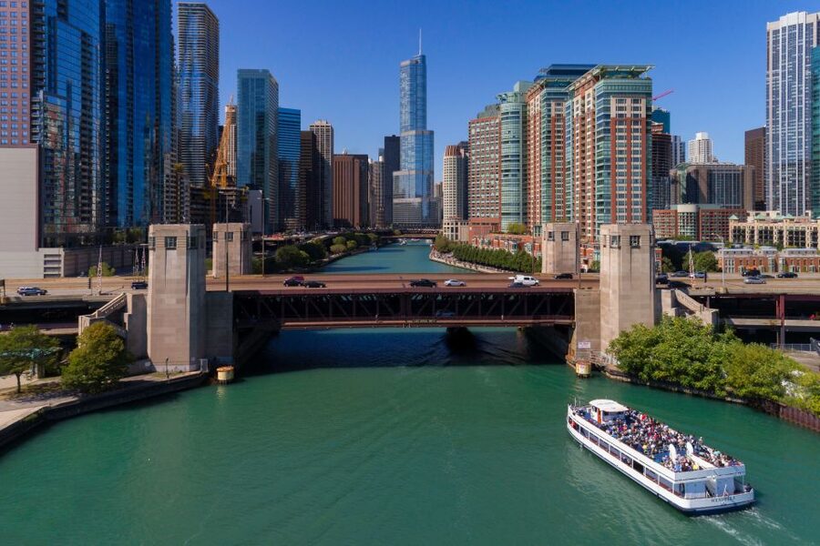 Chicago: 45-Minute Family-Friendly Architecture River Cruise - Onboard Comfort: Indoor Cabin, Outdoor Deck, and the River Breeze Reality