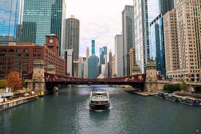 Chicago Architectural River Cruise - River East Plaza Start Point: Getting On, Getting a View