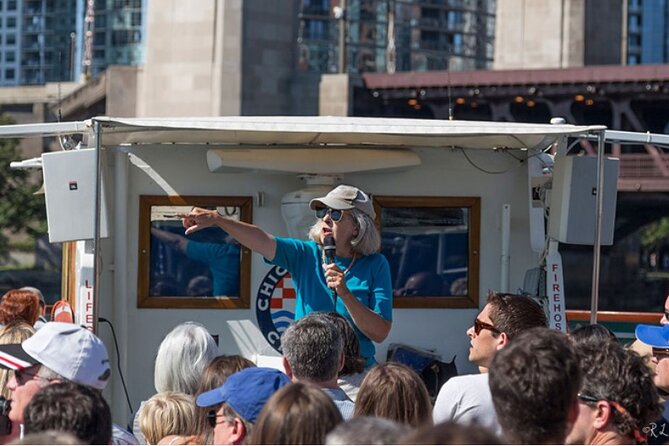 Chicago Architectural River Cruise - Choosing Where to Sit: Top Deck vs Below Deck Reality