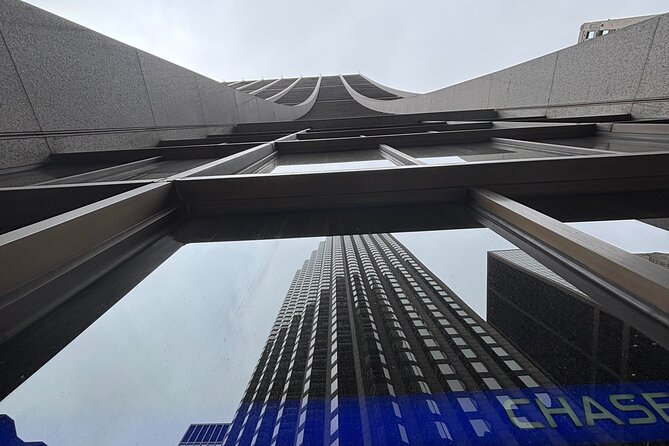 Chicago Architecture and True Crime Tour - Chase Tower finish: illusion legend meets prime photo timing