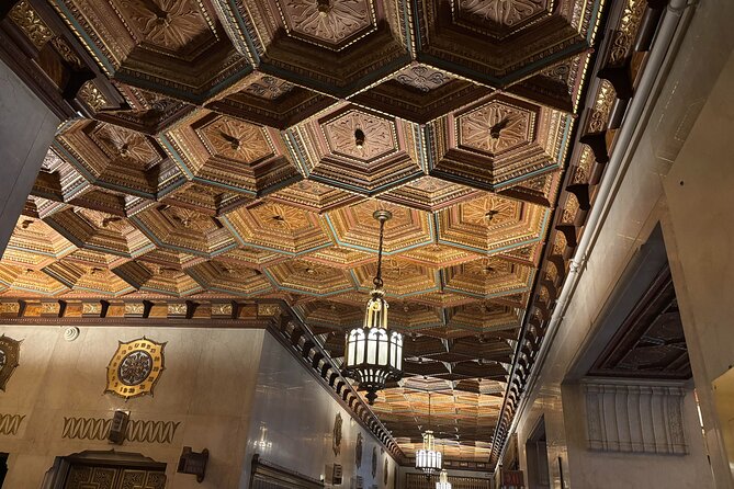 Chicago Architecture and True Crime Tour - Palmer House Hilton Historic Lobby: where the tour starts with atmosphere