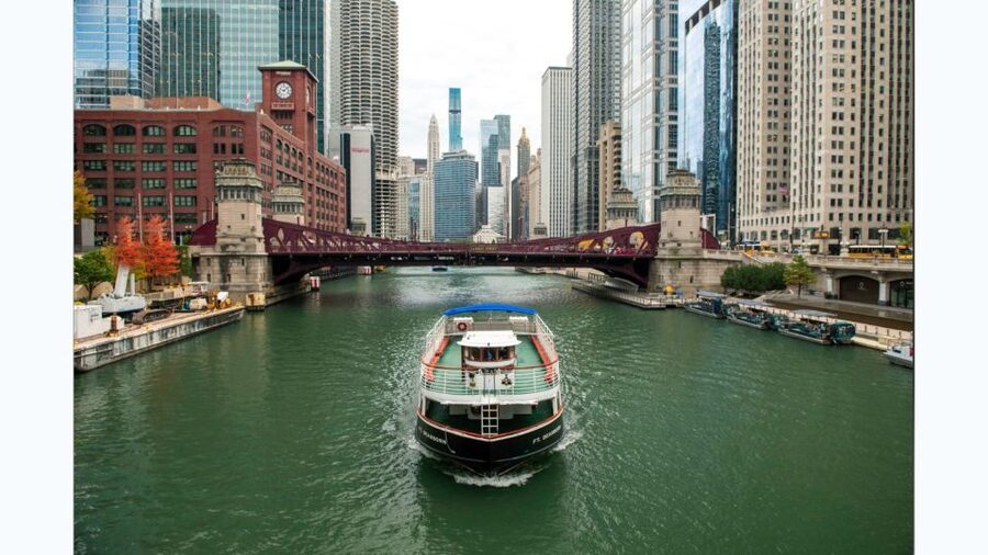 Chicago: Architecture Boat Tour with Drinks - 90 minutes on the water: Main, North, and South Branches