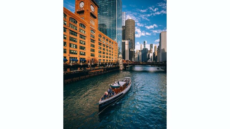 Chicago: Architecture Boat Tour with Drinks - Drinks included: how the bar setup affects the experience