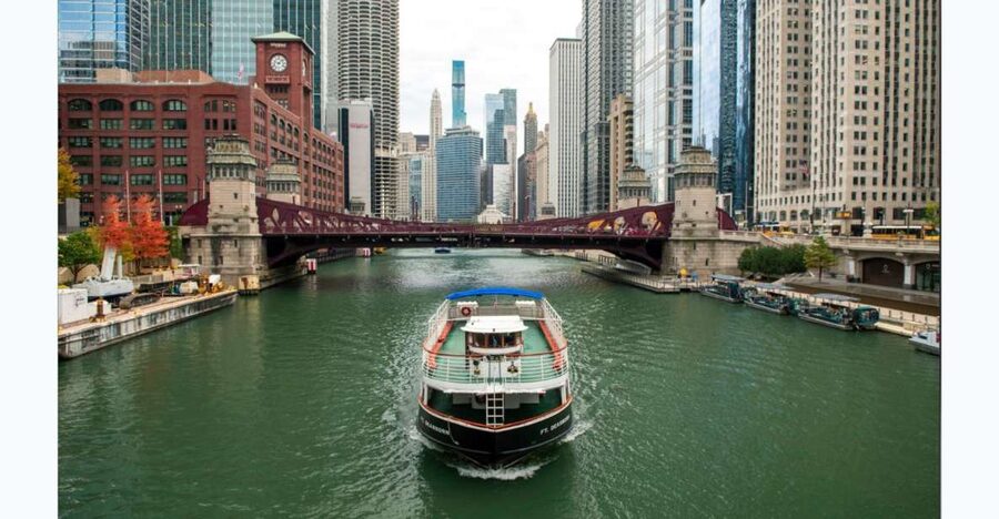 Chicago: Architecture Boat Tour with Drinks - Who this tour fits best (and who might want another option)