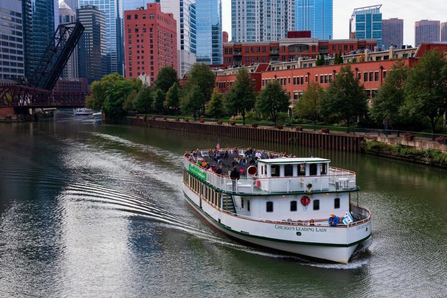 Chicago: Architecture Center Cruise on Chicago's First Lady - On-board comfort: rain plans, snacks, and where you’ll spend your time
