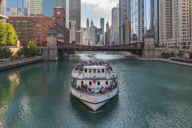 Chicago Architecture Center River Cruise aboard First Lady - The First Lady route gives you a fast Chicago orientation