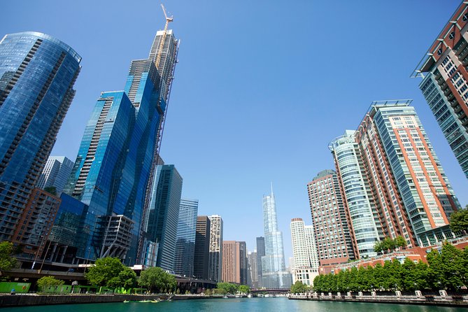 Chicago Architecture River Cruise - Why a Chicago River boat is the easiest way to read the skyline