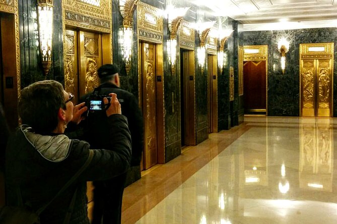 Chicago Architecture Walking Tour: Incredible Art Deco Interiors - The guide experience: when storytelling clicks
