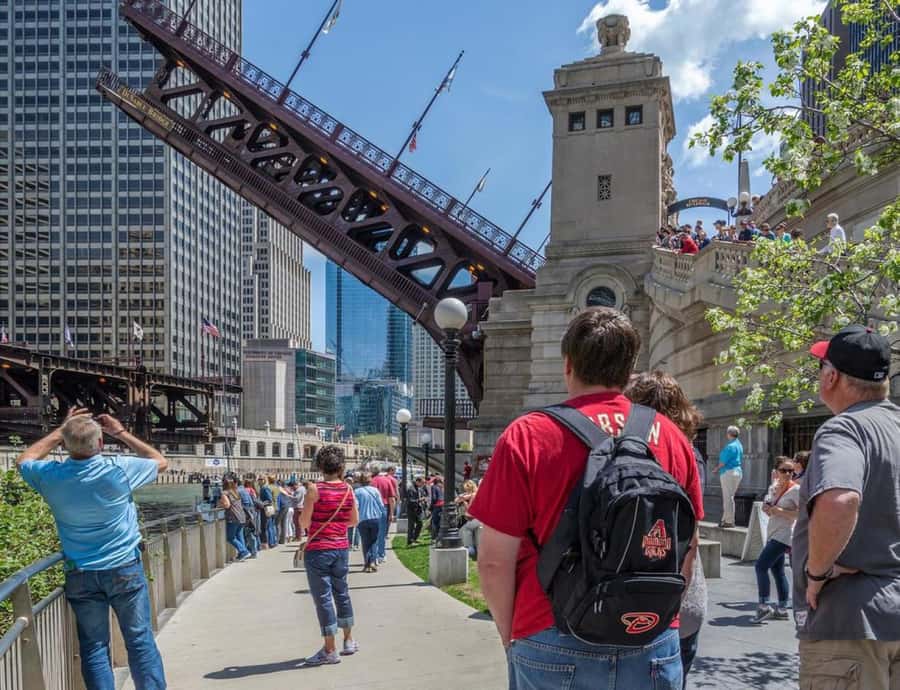 Chicago: Best of Attractions Walking Tour +Bike/Kayak Rental - Cloud Gate and the Bean effect: how to enjoy the photos more