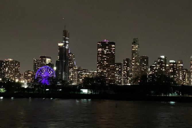 Chicago By Night River & Lake Cruise - Meeting at 112 E Wacker Dr: getting on the boat smoothly