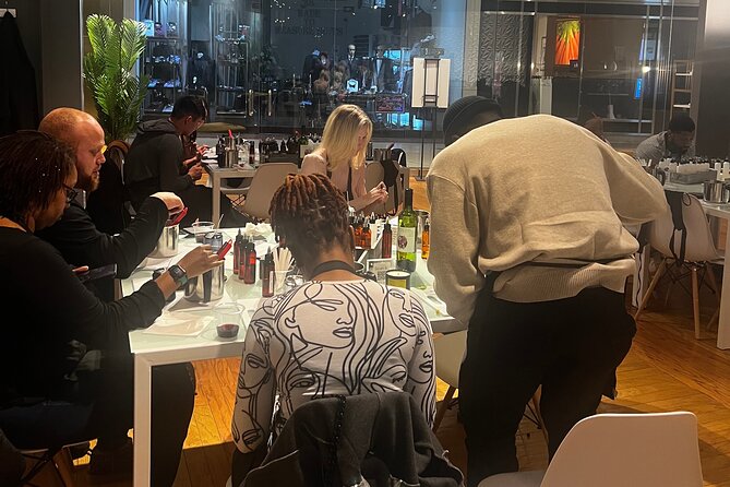 Chicago Candle Making Class On Magnificent Mile - The Class Flow: Scent Selection, Pouring, and a Journaling Moment