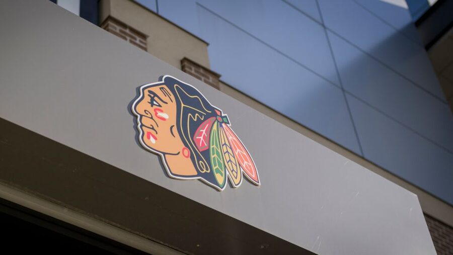 Chicago: Chicago Blackhawks NHL Game Ticket at United Center - Entering United Center: Skip the Line, Then Find Your Gate