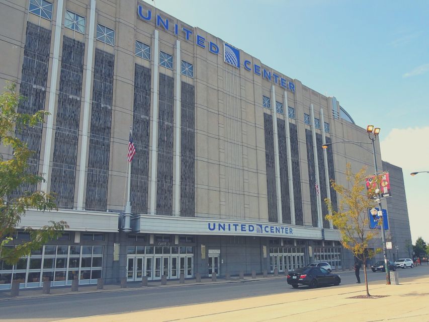 Chicago: Chicago Bulls Basketball Game Ticket - What’s Happening Besides the Game: Concessions, Souvenirs, and Arena Fun