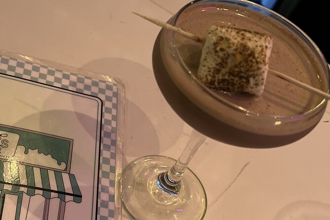 Chicago Chocolate Tour - Stop 4: Loop Clues That Turn Walking Into Entertainment
