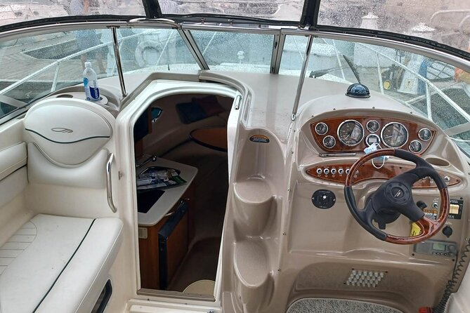 Chicago City Boat Tours - Onboard comfort: water toys, the captain’s role, and what to wear