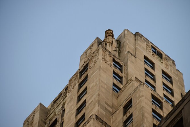 Chicago City Tour: Elevated Architecture Tour with Train Ticket Included - Who this Chicago L architecture tour fits best