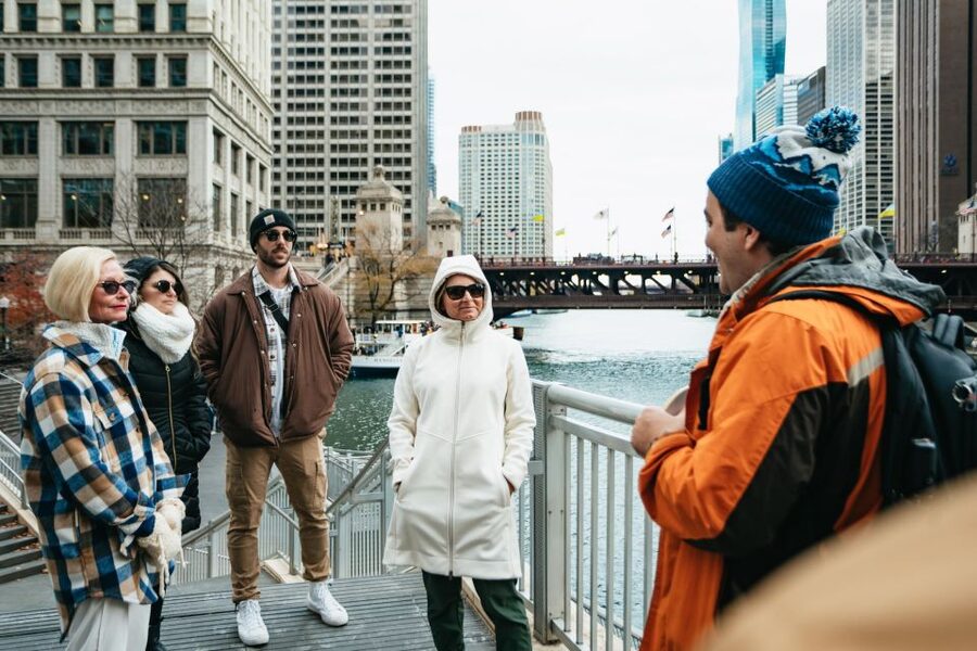 Chicago: Classic Food & Walking Tour with Free Bike or Kayak - The Free 2-Hour Bike or Kayak: How to Extend the Day the Smart Way