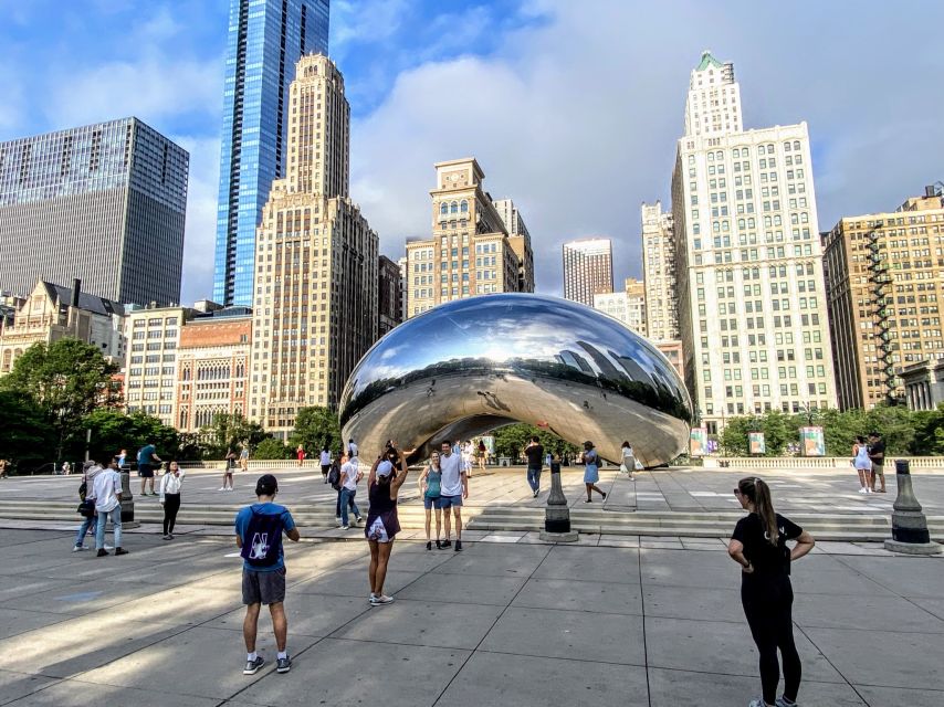 Chicago: Downtown Highlights Running Tour - Getting going at Pioneer Plaza (right by the Apple Store)