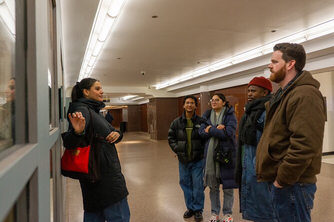 Chicago: Downtown Loop & Millennium Park 2 Hour Walking Tour - Starting at the Chicago Theatre: Marquee Energy and a Strong First Story