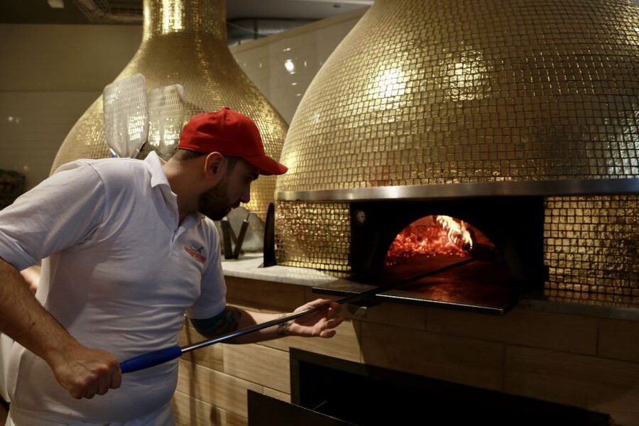 Chicago: Downtown Pizza Guided Walking Tour with Tastings - The First Bite: Artisanal Pizza and the Dough Details