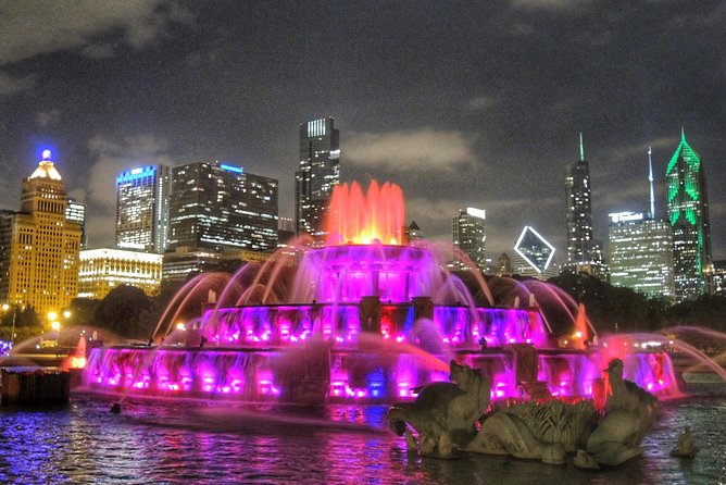 Chicago Family Food and Bike Tour with Top Attractions - Oak Street Beach and North Avenue Beach: real Chicago sand time