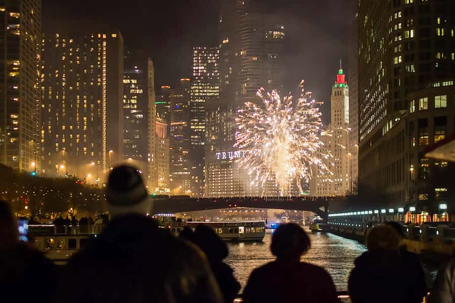 Chicago: Fireworks Cruise with Lake or River Viewing Options - Navy Pier fireworks from the water: what makes it feel special