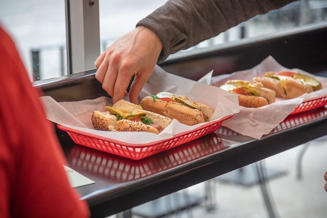 Chicago Food Tour: Taste the City’s Most Iconic Eats - More than food: architecture and landmarks while you walk it off