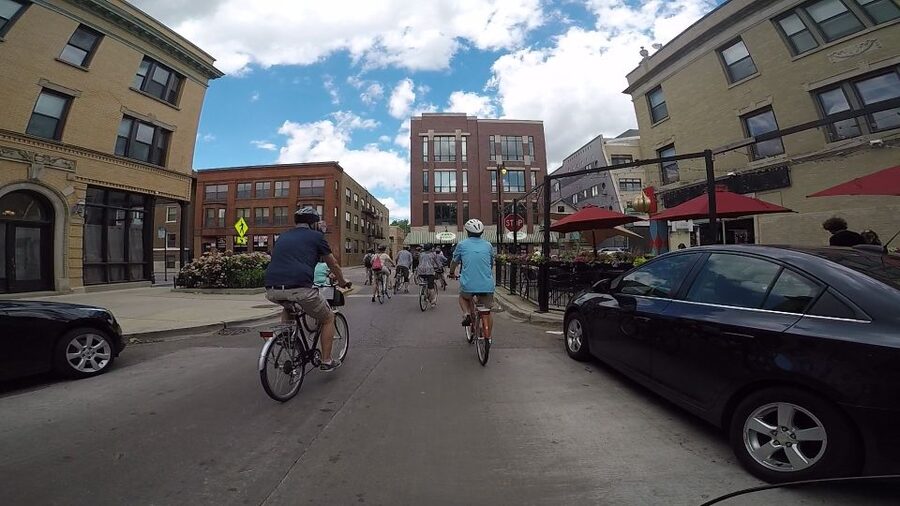 Chicago: Full-Day or Half-Day Bike Rental - Families on two wheels: junior bikes, trailers, and seats