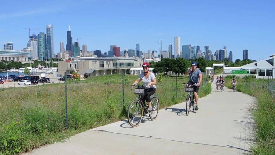 Chicago: Full-Day or Half-Day Bike Rental - Your ride choice: hybrid, Fuji Sportif 2.1 road, or electric
