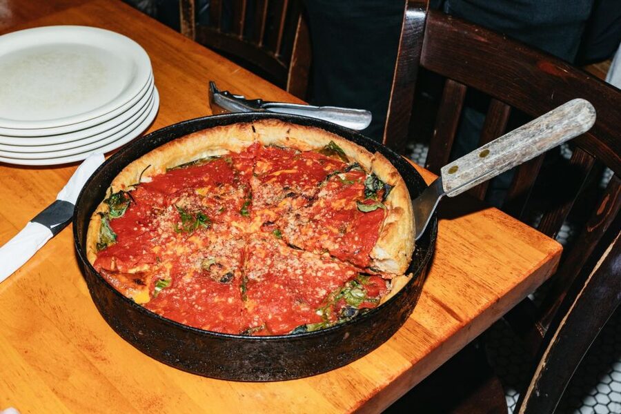 Chicago: Gangsters and Food Tasting Walking Tour - Who should book this tour, and who should skip it