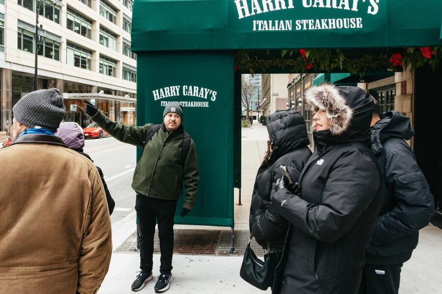Chicago: Gangsters and Food Tasting Walking Tour - What you eat: deep dish, tavern-style pizza, steak, and a Chicago dog