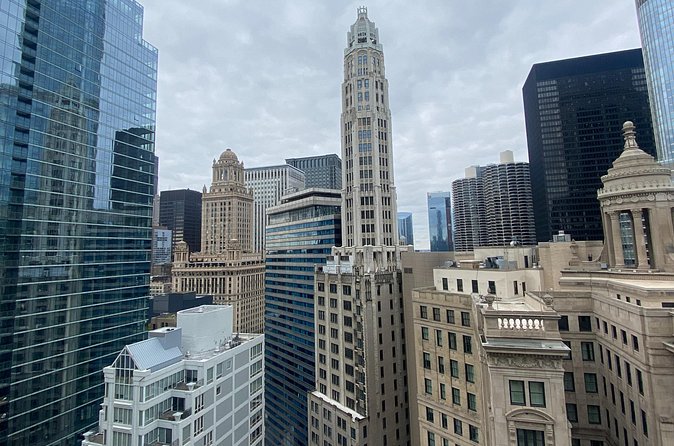 Chicago Gangsters and Movies Tour - Stop 1: 238 N State St and the Chicago Riverwalk Film Trail
