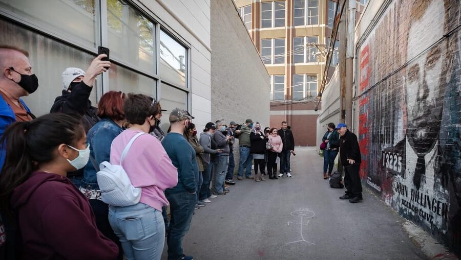Chicago: Ghost Bus Tour of Haunted Locations - St. Valentine’s Day Massacre site and Fort Dearborn: fear on both sides of the city