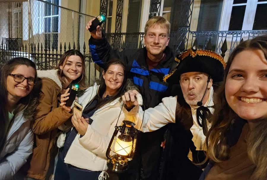 Chicago: Ghosts & Hauntings of the Windy City Walking Tour - Oz Park meeting point and the lantern-led mood