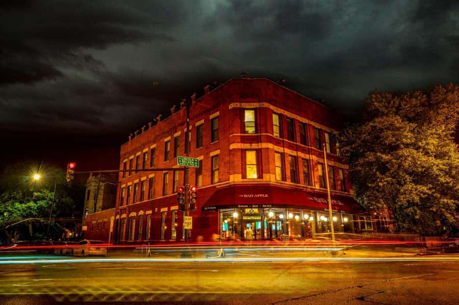 Chicago: Ghosts & Hauntings of the Windy City Walking Tour - How dark is it really at 7 PM, and what to do about it