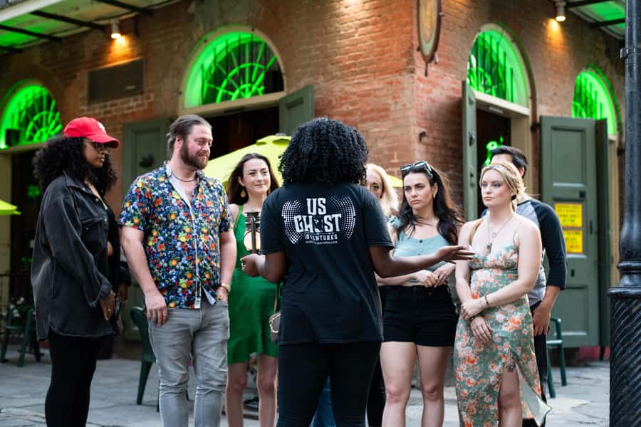 Chicago: Ghosts & Hauntings of the Windy City Walking Tour - Stop-by-stop in Lincoln Park: mobsters, serial killers, and the places you actually walk past