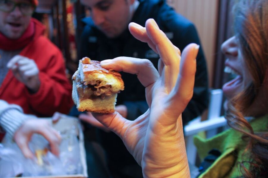 Chicago: Guided Holiday Walking Tour and Food Sampling - The optional VIP Christmas adult beverage add-on