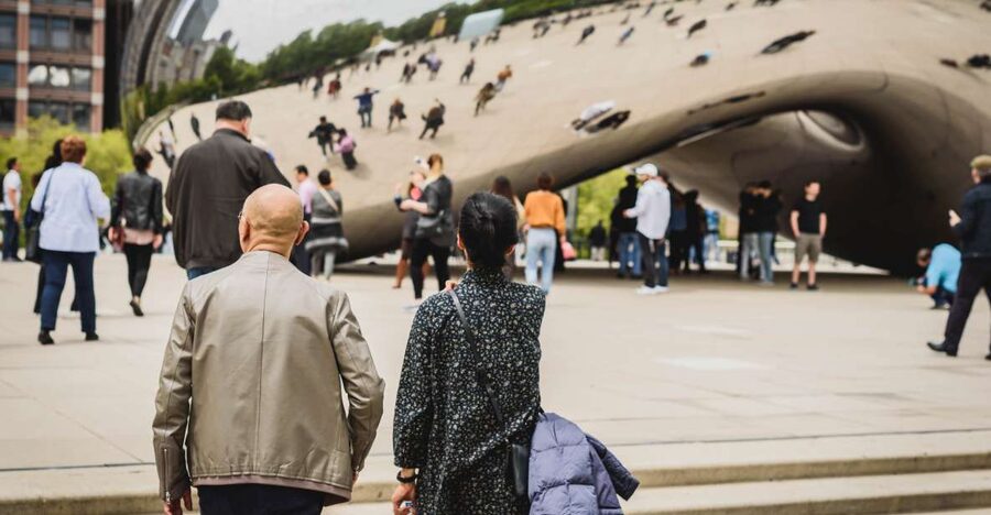 Chicago: Guided Tour with Architecture River Cruise - Buckingham Fountain: big, classic, and good for photos