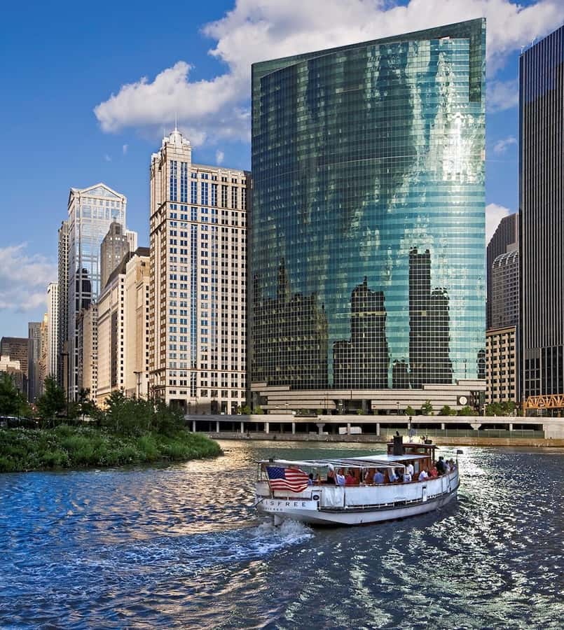 Chicago: Historic Architecture Chicago River Small Boat Tour - Small-boat Chicago River touring: why it’s a different feel