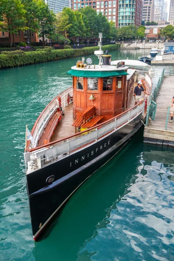 Chicago: Historic Architecture Chicago River Small Boat Tour - What you’ll actually see: Chicago’s mix of classic styles and modern towers