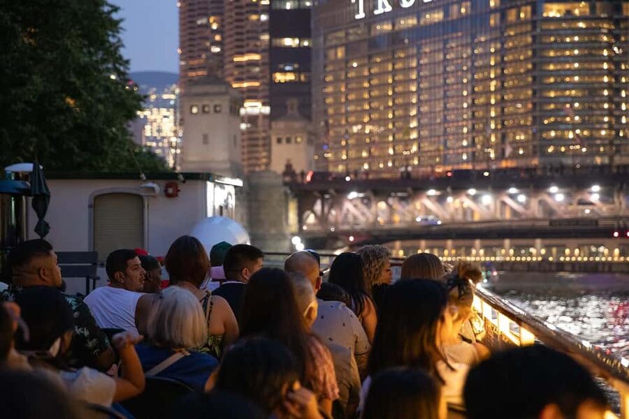 Chicago: Historic Gangsters & Twilight Tales Night Cruise - Key things to know before you board