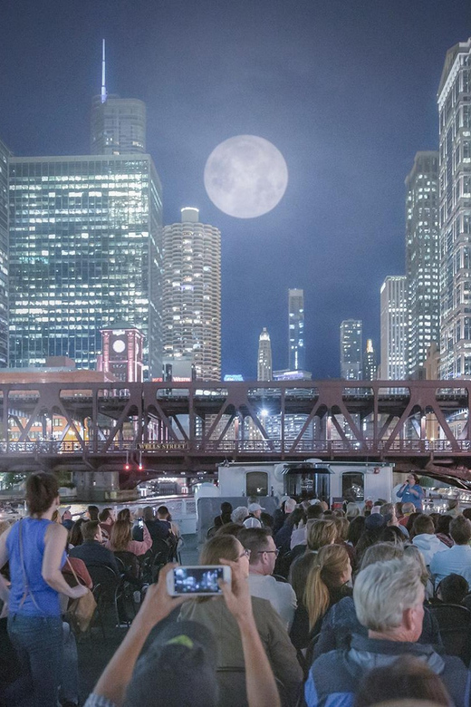 Chicago: Historic Gangsters & Twilight Tales Night Cruise - Twilight True-Crime on the Chicago River