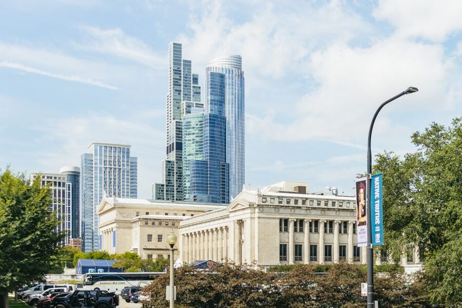 Chicago: Hop-on Hop-off Sightseeing Tour by Open-top Bus - Chicago’s Magnificent Mile and River North: where your bus becomes a shopping plan