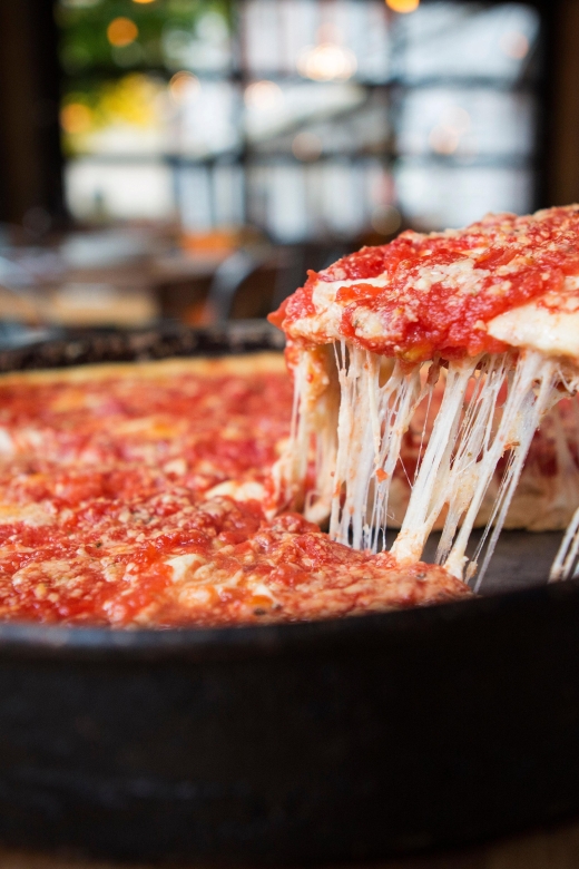 Chicago in a Day: Food & Walk Tour+Free Bike or Kayak Rental - The Magnificent Mile and Water Tower Stretch: Photo Stops That Actually Matter